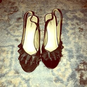 Black Ruffle Sligbacks